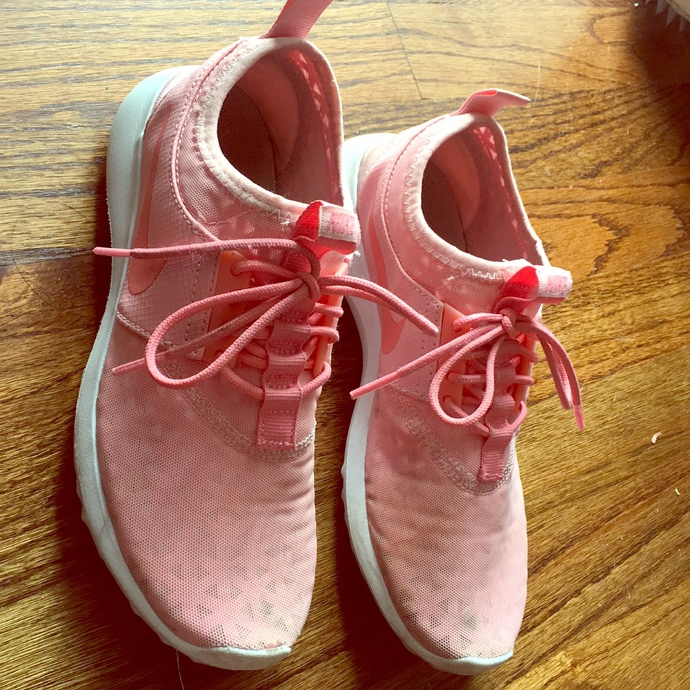 Nike tennis shoe.
